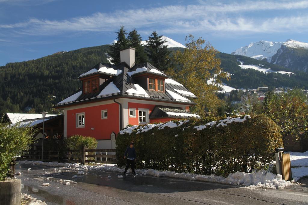 Villa Schnuck - Das Rote Ferienhaus Bad Gastein Eksteriør billede